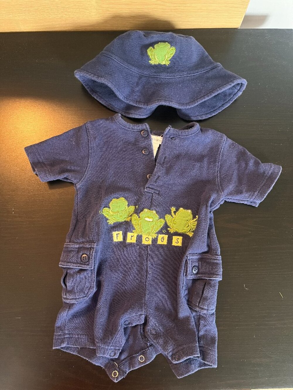 [$5 in bundle} Puddles & Bubbles vintage navy waffle frogs outfit and hat